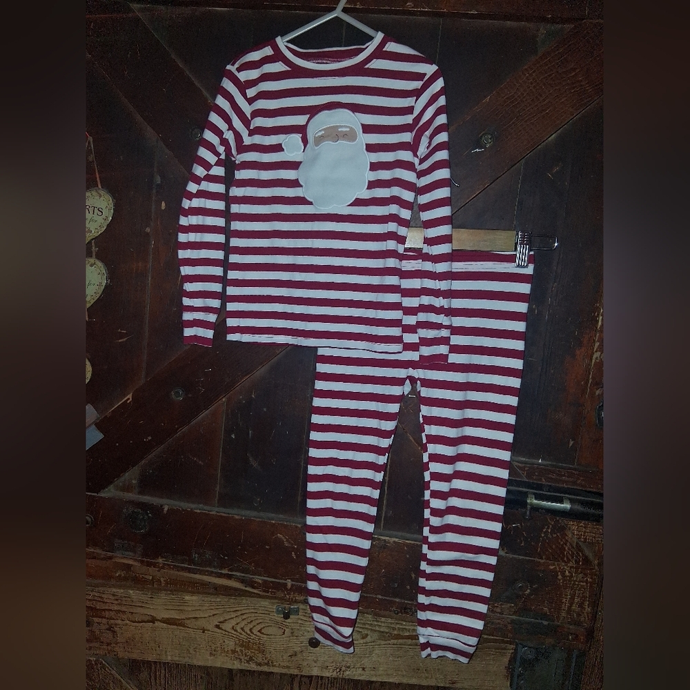 🙂 3/15 Carter's Red and White Striped Santa Pajama Set🎄size 5t